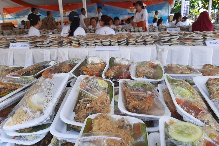 Sajian menu Bandeng Presto di acara Jatim Fish And Marine Exhibition 2019 di parkir timur Delta Plasa Surabaya, Jumat (15/11/2019).