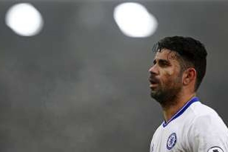 Ekspresi striker Chelsea, Diego Costa, saat tampil pada laga Premier League kontra Crystal Palace, di Stadion Selhurst Park, Sabtu (17/12/2016).