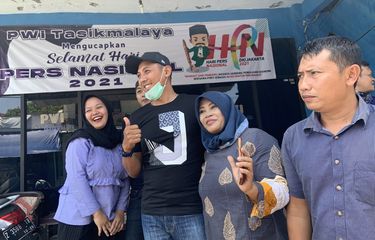 Pria yang Mirip Aldebaran Ikatan Cinta Kini Jadi Rebutan Swafoto ...