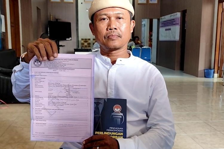 Suroto, salah satu saksi kasus pembunuhan Vina dan Eky, saat ditemui di rumahnya, Cirebon, Jawa Barat, Jumat (7/6/2024).