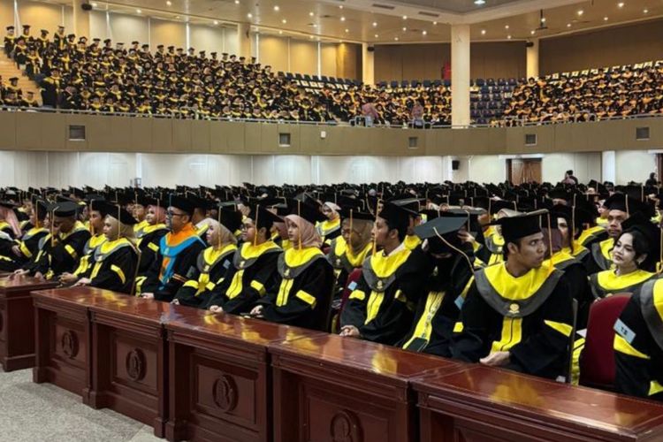 Wisuda 4.488 Lulusan UT: Dunia Kerja Butuh Mental Adaptif, Bukan Cuma Ijazah  