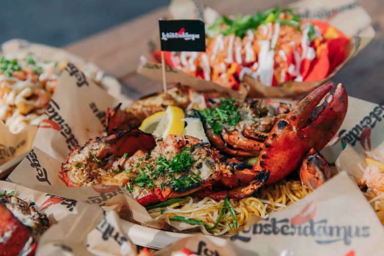 Hidangan lobster panggang spesial dari Lobsterdamus yang terbang langsung dari Los Angeles, Amerika Serikat (Dok. Resorts World Sentosa)