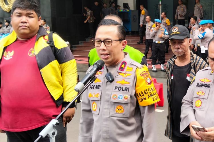 Polda Metro Bantah Persulit Akses Keluarga Saat Hendak Besuk Aktivis 