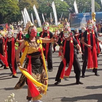 Penampilan tarian tradisional oleh pelajar di Kota Malang, Jawa Timur beberapa waktu lalu. 