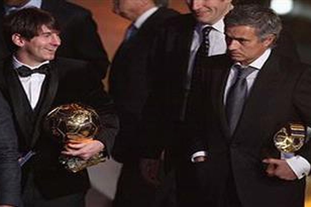 Striker Barcelona, Lionel Messi (kiri), dan pelatih Real Madrid, Jose Mourinho. Keduanya memiliki penghasilan tertinggi sebagai pemain dan pelatih.