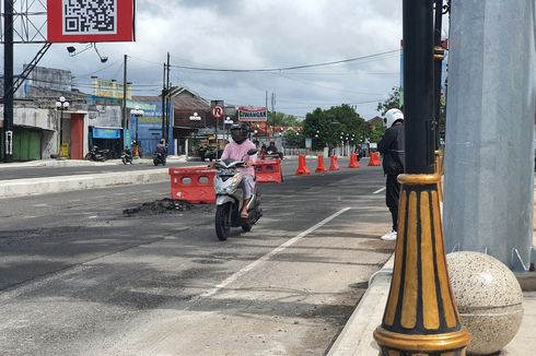 Belum Sebulan Diperbaiki, Jalan di Sekitar Tugu Tobong Gamping Gunungkidul Ambles