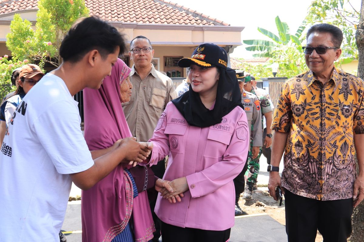 PT Djarum dan Pemerintah Kabupaten Brebes melangsungkan Kick Off Ceremony program Sanitasi Terpadu Djarum di halaman Kopdes Merah Putih Desa Rungkang, Kecamatan Losari, Rabu (29/4/2026). 
