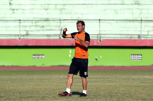 Kapan Wolfgang Pikal Bisa Pimpin Persebaya Bertanding?