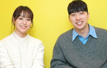 Aktris Korea Song Ji Eun mengumumkan akan menikah dengan seorang YouTuber bernama Park We.
