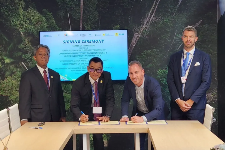PT PLN (Persero) sepakat melakukan kerja sama dengan perusahaan hidrogen asal Perancis, Hydrogen De France (HDF Energy) untuk pengembangan pembangkit listrik hydrogen fuel cell hybrid power plant di Indonesia.