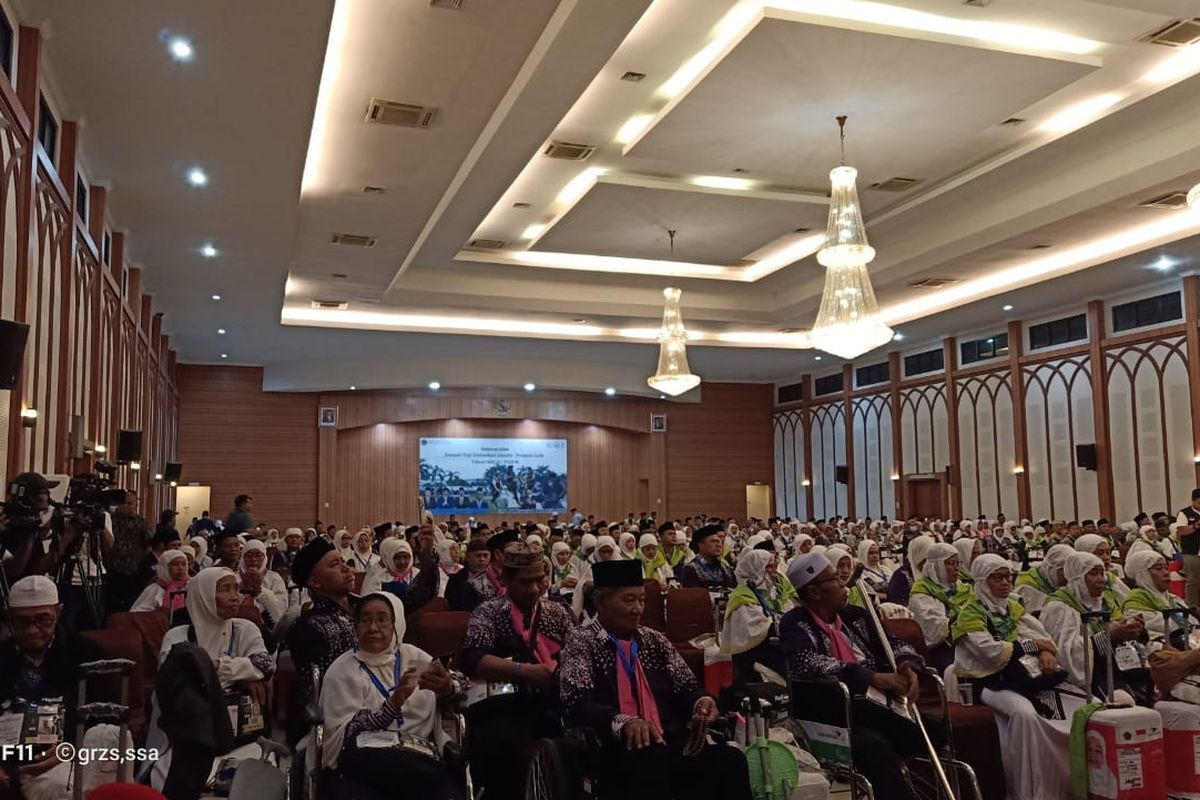 Pemerintah Provinsi (Pemprov) DKI Jakarta melepas kloter pertama jemaah asal DKI Jakarta di Asrama Haji Pondok Gede, Jakarta Timur, Sabtu (11/5/2024).