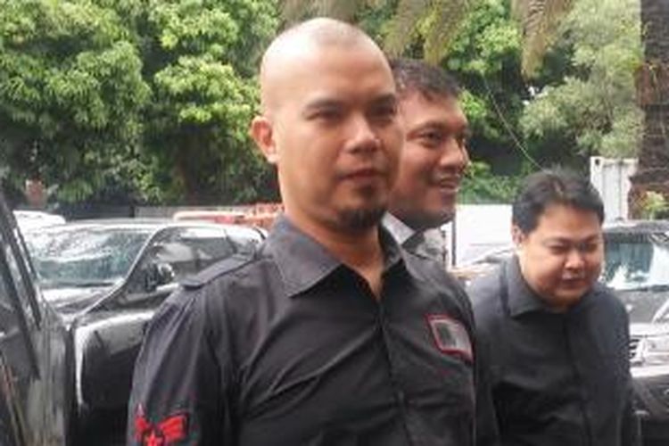 Ahmad Dhani di Mapolda Metro Jaya, Jakarta Selatan,  Rabu (16/12/2015).