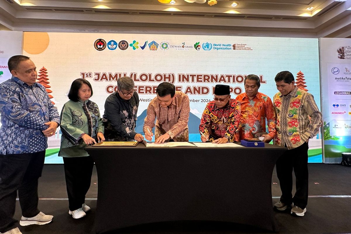 RS Atma Jaya melalui penandatanganan Memorandum of Understanding (MoU) antara Atma Jaya Healtchare Group dan Dewan Jamu Indonesia (16/12/2024).

