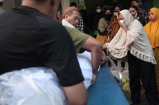 Duka di Benowo Surabaya, Warga Siapkan Liang Lahat untuk Korban Kecelakaan Bus di Tol Sumo