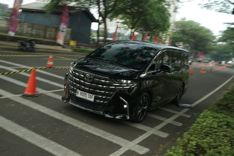 Toyota Alphard Hybrid