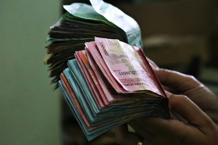 BSU 2025 Cair agi Pekerja Bergaji di Bawah Rp3,5 Juta, Cek Lagi Daftar UMP dan UMK Jateng 2025