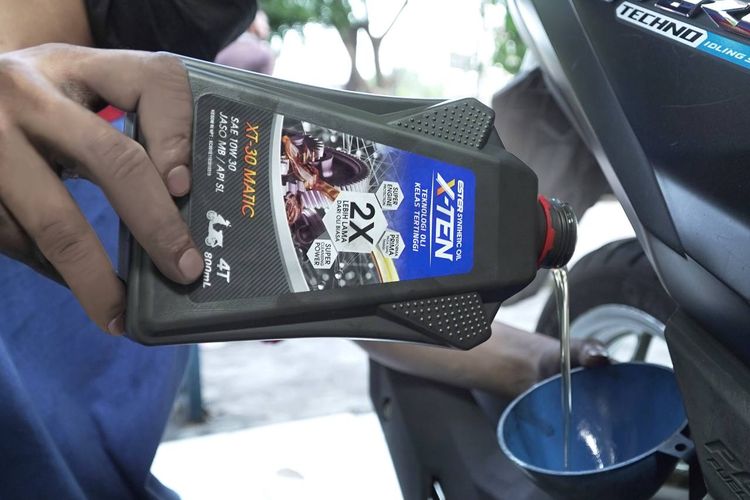 Produk oli motor X-Ten untuk harian dengan daya tahan tinggi.