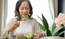 5 Nutrisi Penting untuk Kesehatan Perempuan di Usia 40-an Menurut Dokter