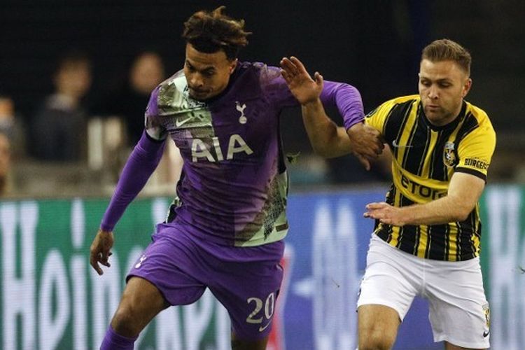 Aksi Dele Alli saat Tottenham menderita kekalahan 0-1 kala bertandang ke markas Vitesse Arnhem pada Jumat (22/10/2021) dini hari WIB.