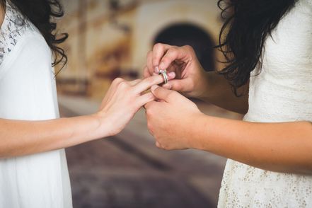 DPR AS Loloskan RUU Perlindungan Pernikahan Sesama Jenis, Selangkah Lagi Jadi UU