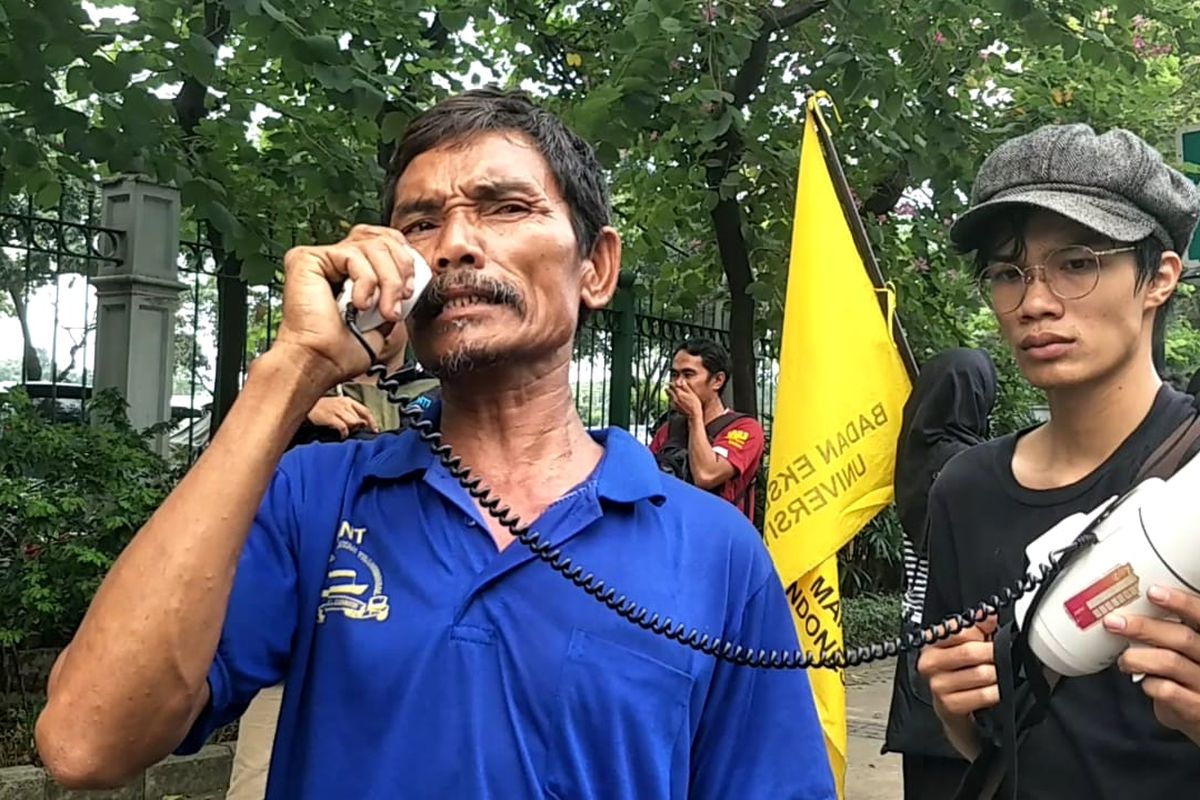 Khalil nelayan Teluk Jakarta saat ceritakan nasib nelayan pasca penerbitan IMB Pulau Reklamasi oleh Gubernur DKI Jakarta Anies Baswedan, di Balai Kota, Senin (24/6/2019)