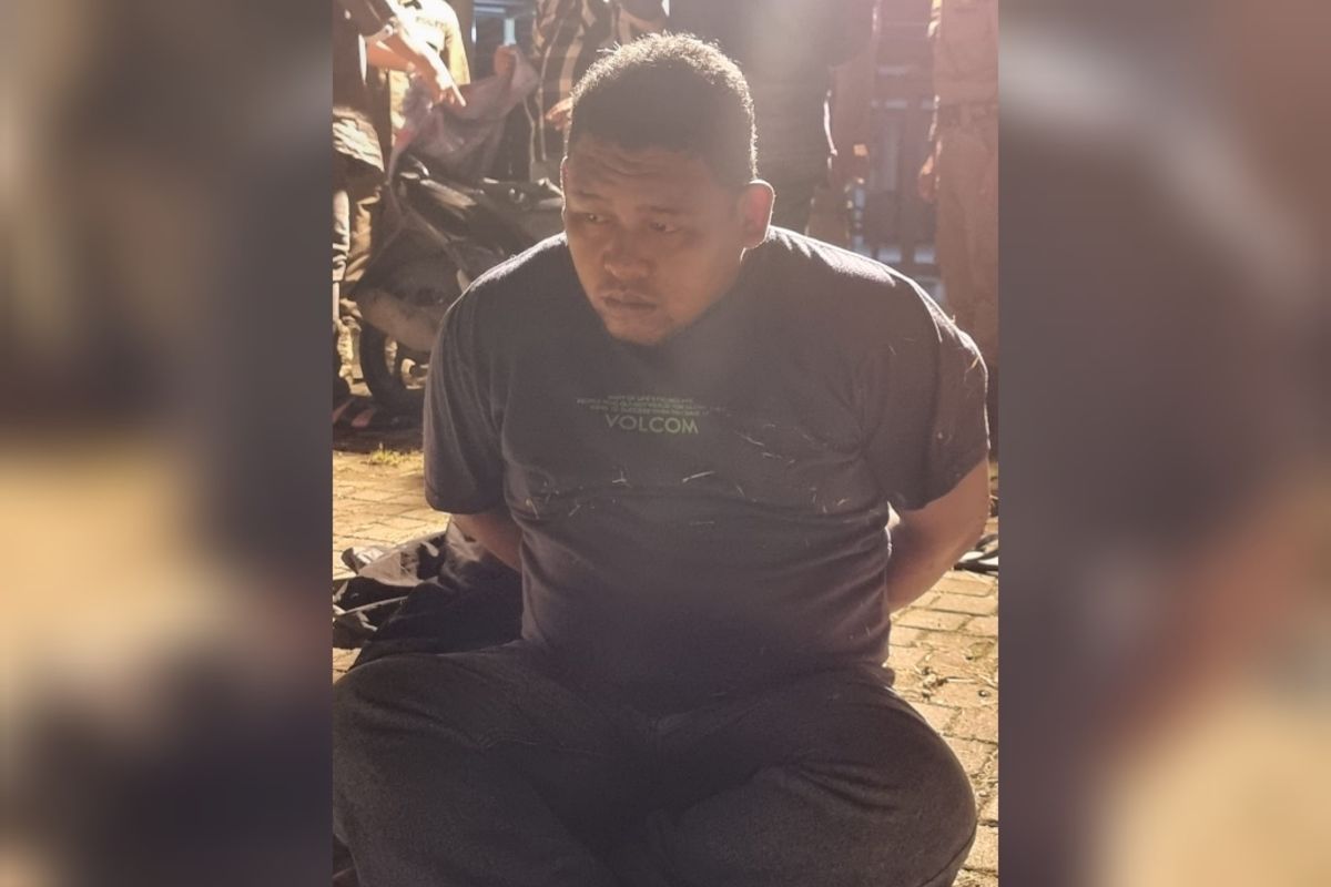 Tampang Jukir liar yang kedapatan membawa senjata api milik polisi, diamankan petugas saat berada di kawasan taman BPJS CPI, Makassar, Sulsel, pada Rabu (29/3/2023)