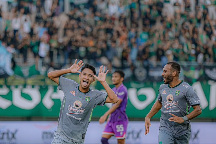 Pemain Persebaya Surabaya Marselino Ferdinan selebrasi seusai menjebol gawang Persita Tangerang saat pertandingan pekan ke-19 Liga 1 2022-2023 yang berakhir dengan skor 0-5 di Stadion Indomilk Arena Tangerang, Rabu (18/1/2023) sore.