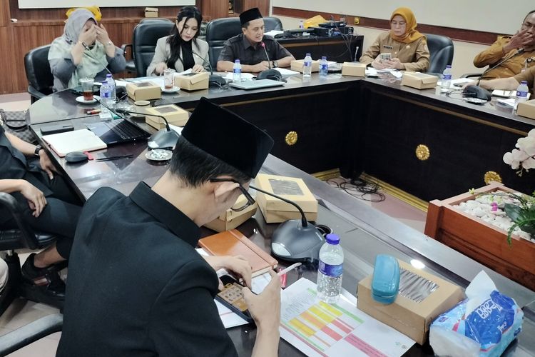 Profil Achmad Syahri Assidiqi, Anggota DPRD Jember yang Main Game dan Merokok Saat Rapat