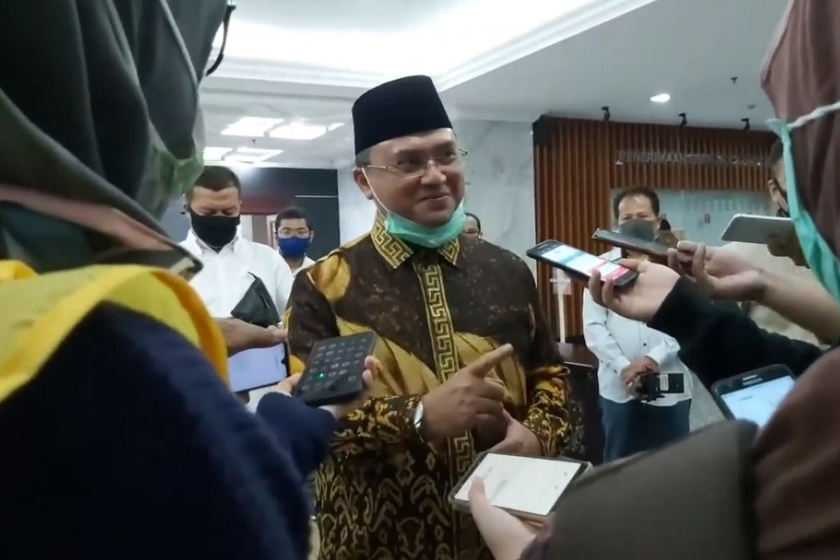 Gubernur Kepulauan Bangka Belitung, Erzaldi Rosman saat memberikat keterangan terkait gugatannya di Mahkamah Konstitusi, Jumat (10/7/20). 