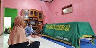 Peti Jenazah Rizal Korban TPPO Kamboja Dibuka Sebelum Dishalatkan, Keluarga: Wajahnya seperti Tersenyum