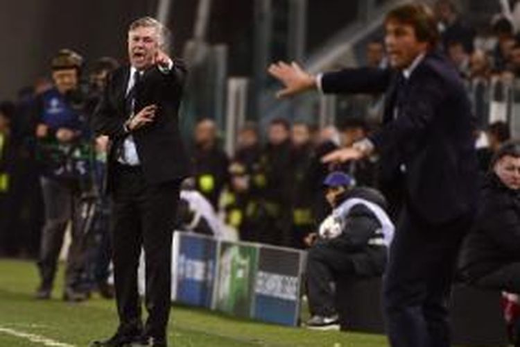 Pelatih Real Madrid Carlo Ancelotti (kiri) dan pelatih Juventus Antonio Conte, saat menyaksikan anak-anak didik mereka bertanding, pada matchday keempat fase grup Liga Champions antara anak didik mereka, di Juventus Stadium, Selasa (5/11/2013).