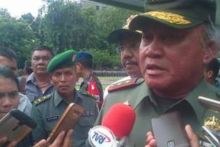 Panglima Kodam I Bukit Barisan, Mayjen TNI Lodewyk Pusung, usai memimpin apel gabungan pengamanan kedatangan Presiden Joko Widodo ke Sumatera Utara, Rabu (20/7/2016). 