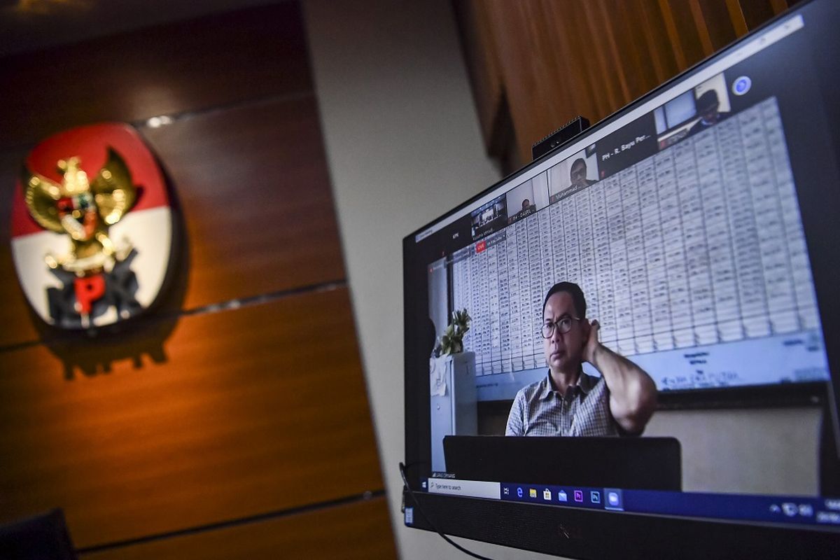 Terdakwa kasus tindak pidana pencucian uang dan korupsi Tubagus Chaeri Wardana menjalani sidang tuntutan yang disiarkan secara live streaming di Gedung KPK, Jakarta, Senin (29/6/2020). ANTARA FOTO/Nova Wahyudi/pras.
