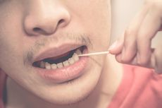 Tusuk Gigi atau Dental Floss, Lebih Baik yang Mana? 