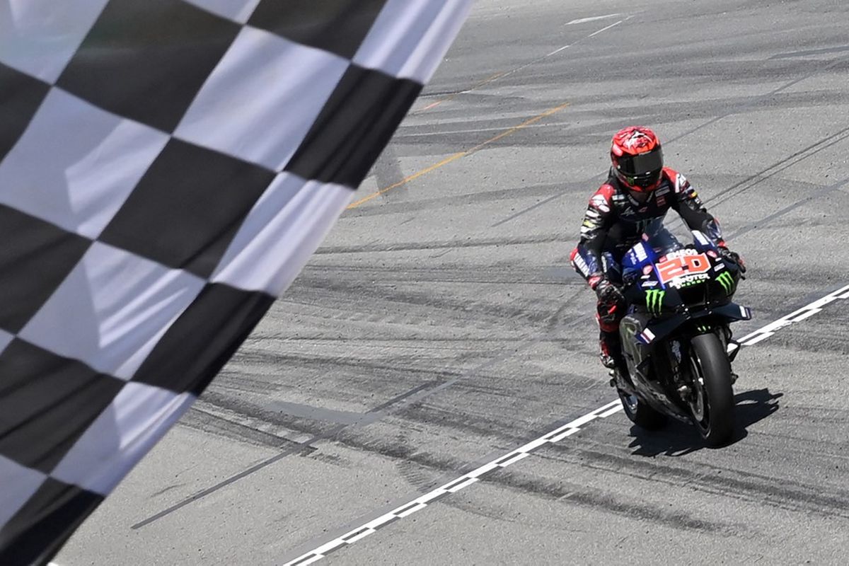 Yamaha French rider Fabio Quartararo crosses the finish line in first place during the Moto Grand Prix de Catalunya at the Circuit de Catalunya on June 5, 2022 in Montmelo on the outskirts of Barcelona. (Photo by LLUIS GENE / AFP)