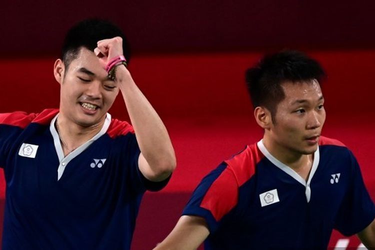 Ganda putra Taiwan Lee Yang/Wang Chi-lin setelah menang atas wakil Jepang dan memastikan tiket semifinal badminton Olimpiade Tokyo 2020. Lee Yang mengaku ingin belajar dari Indonesia usai gagal juara Chinese Taipei Open 2022.