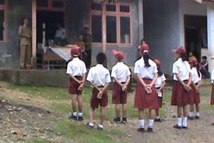 Peserta Ujian Nasional di SDN  078495 Simpang Tiga Meafu, Desa Meafu, Kecamatan Lahewa Timur, Kabupaten Nias Utara, Sumatera Utara, mengaku dimintai uang oleh pihak Sekolah sebesar Rp. 250.000.-