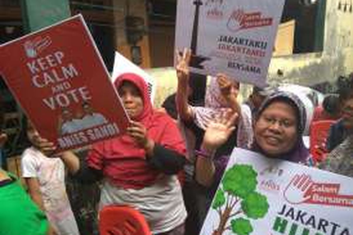 Calon wakil gubernur DKI Jakarta Sandiaga Uno blusukan ke Kampung Kabel Pendek, Cempaka Baru, Kemayoran, Jakarta Pusat, Jumat (11/10/2016).