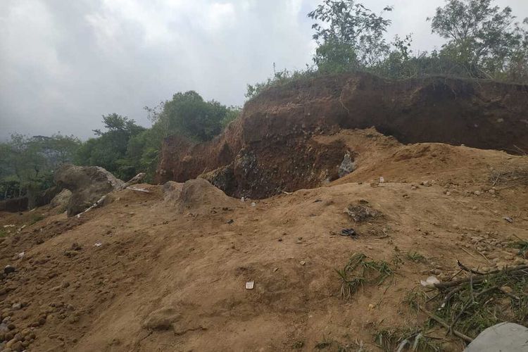 Lokasi penambangan batu yang berada di Kecamatan Dempo Utara, kota Pagaralam, Sumatera Selatan yang menyebabkan dua penambang tewas akibat tertimbun longsor.