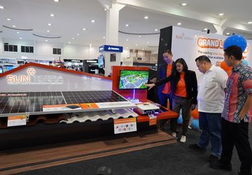 "Display" Interaktif Sistem Energi Surya Pertama Hadir di Toko Ritel