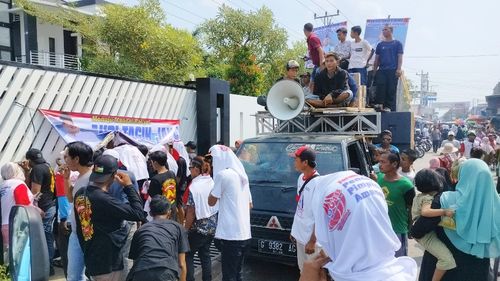 Didorong Maju Pilkada, Rumah Petani di Brebes Digeruduk Ribuan Warga