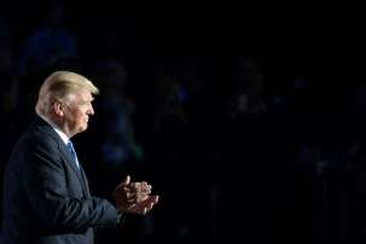 Calon presiden Donald Trump di panggung Konvensi Nasional Partai Republik di Quicken Loans Arena, Cleveland, Ohio, Senin (18/7/2016).