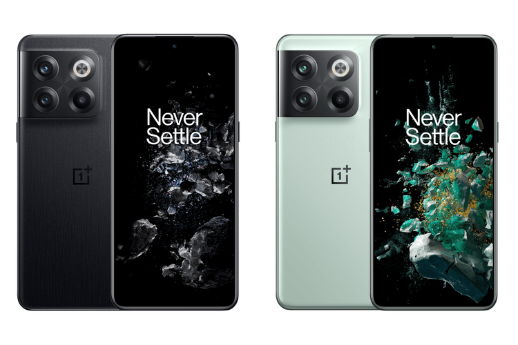 OnePlus 10T 5G varian warna Moonstone Black (kiri) dan Jade Green (kanan). 