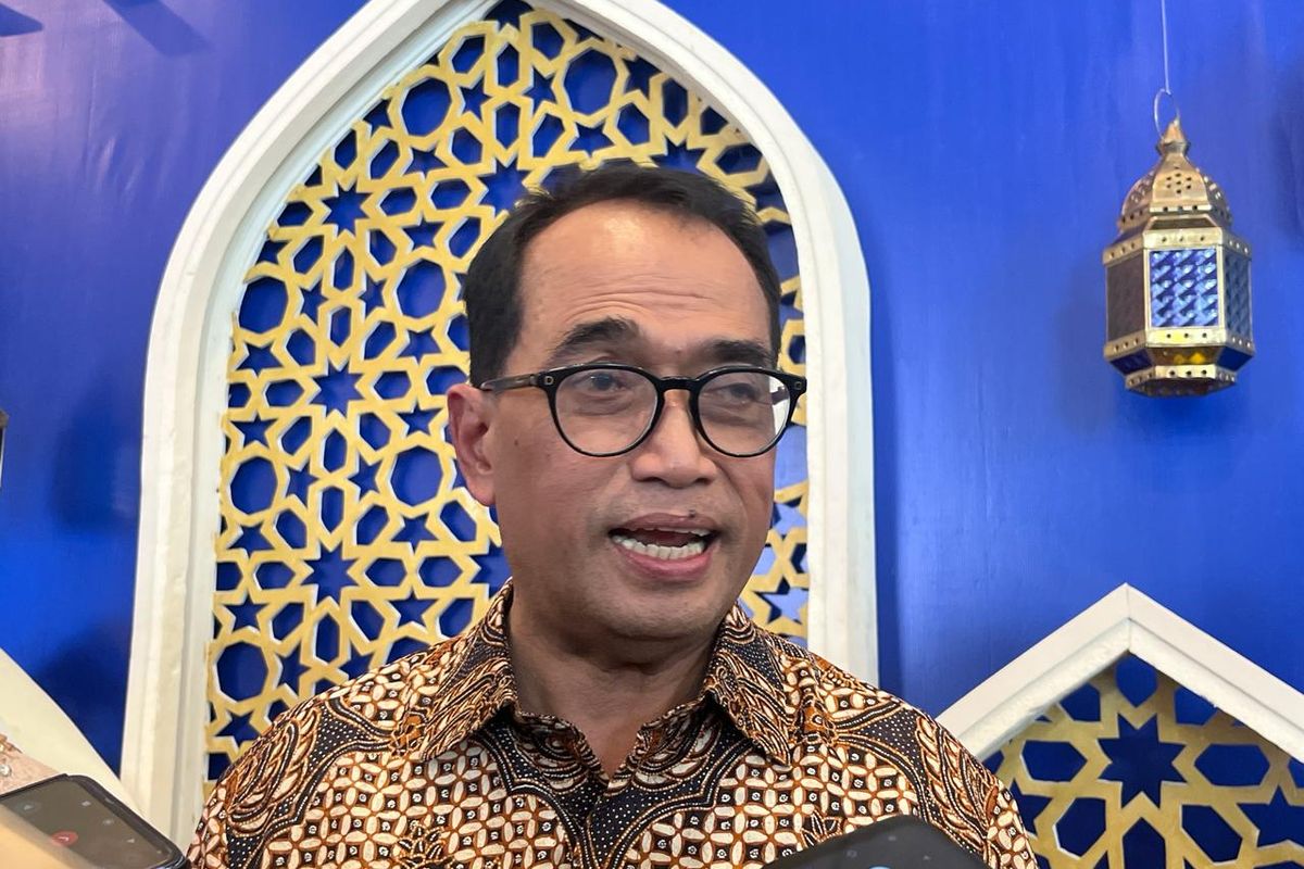 Menteri Perhubungan Budi Karya Sumadi saat ditemui di sela-sela Halal Bi Halal Idul Fitri 2024 di Kantor Kemenhub, Jakarta, Rabu (10/4/2024). 