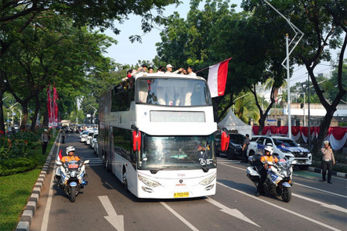 PT Transportasi Jakarta (Transjakarta) ikut ambil bagian dalam mengantar para atlet menuju Istana Kepresidenan Republik Indonesia (RI), usai berlaga di perhelatan Olimpiade Paris 2024.