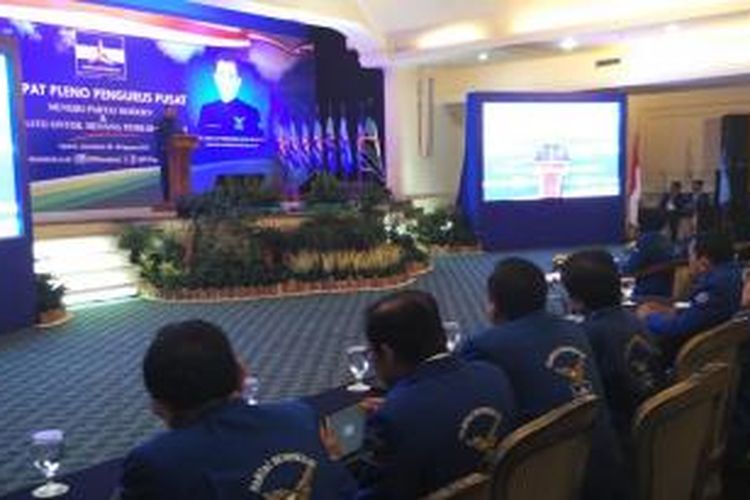 Ketua Umum Partai Demokrat Susilo Bambang Yudhoyono memberikan pengarahan kepada kadernya dalam rapat pleno DPP Demokrat di Cipanas,  Cianjur, Jawa Barat,  Jumat (28/7/2015)