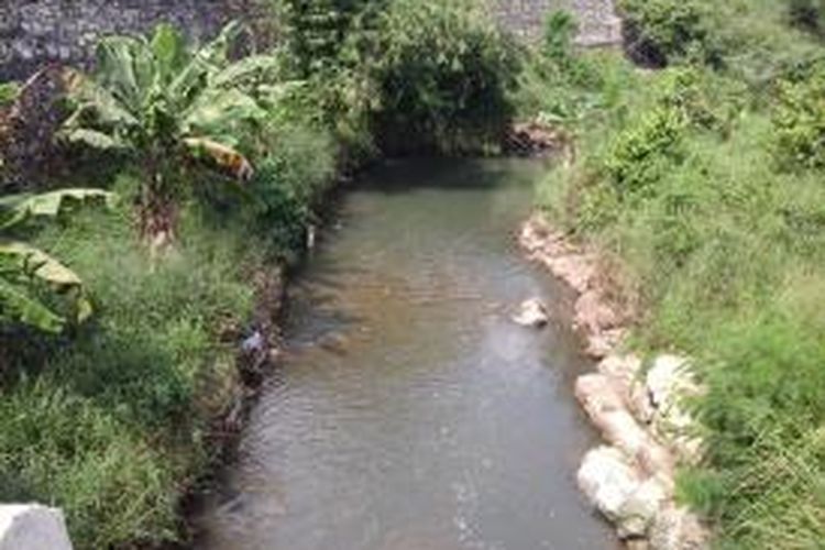 ke sungai sambil mandi