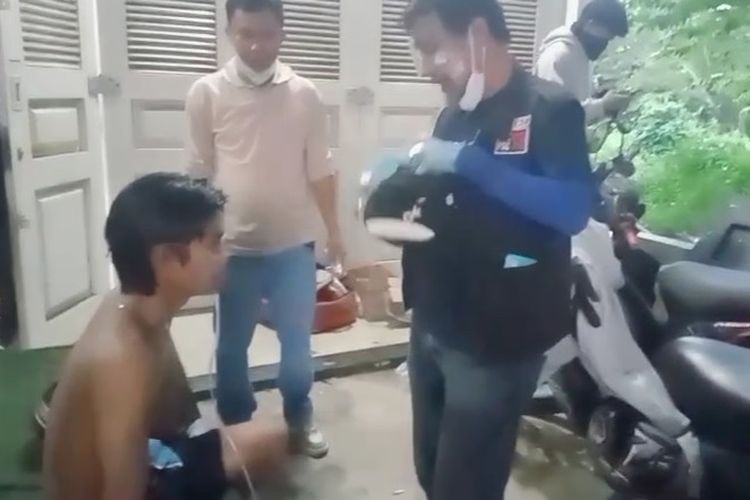 Usai aksi unjuk rasa mahasiswa se-Kota Palopo di depan kantor DPRD Kota Palopo, Sulawesi Selatan, yang berlangsung pada Senin (1/9/2025) sore, dan berakhir ricuh. Bentrokan antara mahasiswa dan aparat kepolisian yang melakukan pengamanan menyebabkan sejumlah demonstran menjadi korban.termasuk jurnalis dan polisi. Selasa (2/9/2025)