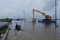 Banjir Lumpuhkan Jalan, Pom Bensin di Penjaringan Ini Pun Merugi