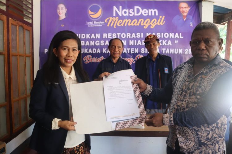 Yofani Maria Renya Rosari Francis mendaftar sebagai calon wakil bupati ke kantor DPD Nasdem Kabupaten Sikka, Kamis (2/5/2024) 